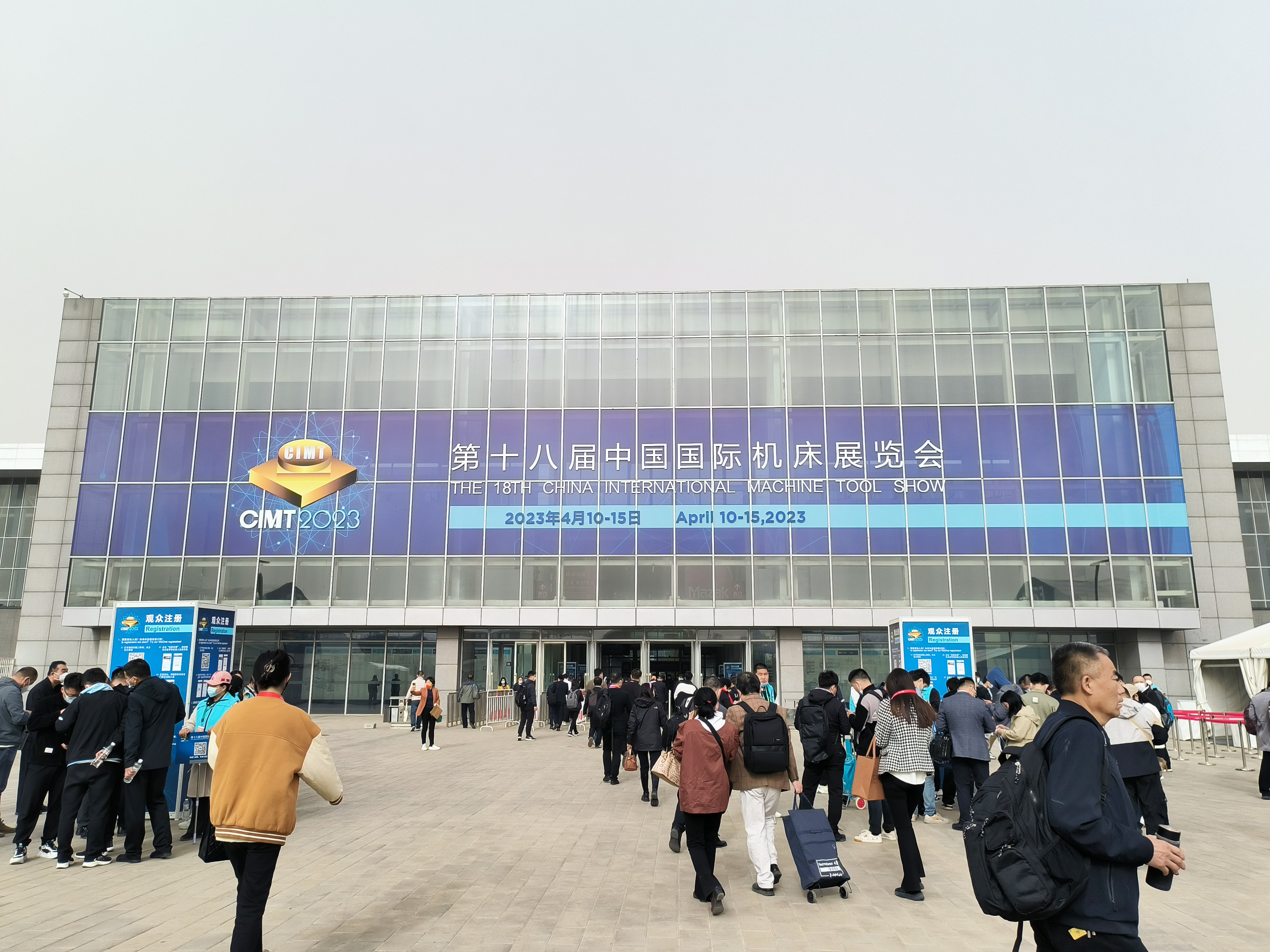 进场.jpg 进场.jpg